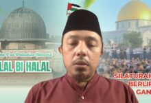 Free Palestine Network Bentuk Pokja Di 67 Seluruh Indonesia Teropongistana.com Jakarta - Free Palestine Network (Fpn) Membentuk Pokja (Kelompok Kerja) Di 67 Kabupaten/Kota Yang Tersebar Di 31 Provinsi Di Seluruh Indonesia Untuk Mengonsolidasikan Perjuangan Mendukung Kemerdekaan Palestina. Hal Ini Terungkap Dalam Halal Bihalal Anggota Fpn Yang Diselenggarakan Secara Daring, Sabtu (5/4/2025). &Quot;Pembentukan Pokja Di 67 Kabupaten/Kota Ini Untuk Mengonsolidasikan Kerja-Kerja Perjuangan Ribuan Anggota Fpn Di Seluruh Indonesia,&Quot; Ungkap Sekretaris Jenderal Fpn, Furqan Amc. &Quot;Semangat Pembelaan Terhadap Kaum Mustad'Afin Yang Terzalimi Di Palestina Harus Dikanal Menjadi Gerakan Yang Terpimpin, Terorganisir Dan Berlipat Ganda,&Quot; Tegas Furqan. &Quot;Tidak Hanya Di Indonesia, Fpn Juga Membentuk Pokja Luar Negeri Dari Berbagai Negara, Di Antaranya Belanda, Amerika Serikat, Mesir, Iran, Turki, Dan Malaysia,&Quot; Tambah Furqan. Dalam Halal Bihalal Yang Bertemakan &Quot;Silaturahmi Berlipat Ganda&Quot; Tersebut, Ketua Dewan Pakar Fpn, Dr. Dina Yulianti, S.s., M.si. Memaparkan Update Terkini Di Palestina. &Quot;Kementerian Kesehatan Telah Merilis Dokumen Setebal 1.516 Halaman Yang Mencantumkan Nama Lebih Dari 50 Ribu Warga Palestina Yang Dipastikan Gugur Di Gaza Sejak 7 Oktober 2023. Ada Total 474 Halaman Yang Mencantumkan 15.600+ Nama Anak-Anak. 27 Halaman Pertama Mencantumkan Usia 0-, Yaitu Anak-Anak Di Bawah 1 Tahun&Quot;, Ungkap Dina. Lebih Lanjut Dina Mengajak Semua Anggota Fpn Untuk Tidak Berputus Asa, Karena Israel Juga Sedang Mengalami Krisis, Mulai Dari Krisis Ekonomi, Eksodus Penduduk Besar-Besaran Dan Krisis Psikologis. &Quot;Insyaallah Zionis Israel Akan Tumbang,&Quot; Tegas Dina. Untuk Mendapat Keberkahan, Di Awal Acara Dr. Usri, M.pd. Yang Bertindak Sebagai Mc Mengajak Semua Peserta Halal Bihalal Untuk Menyimak Pembacaan Ayat Suci Al Quran Oleh Bapak Nardjus, Sebelum Kemudian Dilanjutkan Dengan Performance Oleh Maestro Pantomim Indonesia, Wanggi Hood. Pembacaan Puisi Oleh Beberapa Anggota Fpn (Marwah Namphal, Supriadi Dan Mousha Haekal) Membuat Suasana Halal Bihalal Menjadi Semakin Larut Dalam Emosi Kesedihan. Tak Ketinggalan Musisi Balada Dari Bandung, Edi Risana, Memantik Semangat Peserta Halal Bihalal Dengan Lagu Free Palestine. Di Akhir Acara, Sekjen Fpn, Furqan Amc, Mengajak Semua Anggota Fpn Untuk Menunaikan Tugas Perjuangan. &Quot;Semoga Berkah Revolusioner Dari Ramadhan Bisa Kita Kristalisasikan Menjadi Langkah-Langkah Perjuangan Ke Depan,&Quot; Pungkas Furqan Menutup Halal Bihalal.