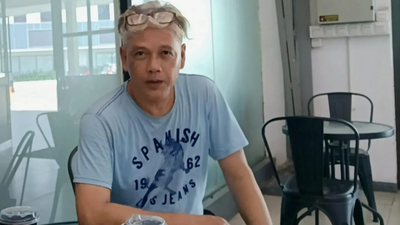 Jakarta - Aktivis 98 yang juga ketua umum Gerak 08 menilai isu keterlibatan sejumlah politisi Indonesia dalam judi online (judol) di Kamboja tidak dilengkapi bukti apapun sehingga kebenarannya patut dipertanyakan. Ketua Umum Komunitas Gerakan Ekonomi Kreatif (GERAK) 08 Revitriyoso Husodo menjelaskan isu beking judol oleh Wakil Ketua DPR Sufmi Dasco Ahmad hanya fitnah yang sengaja dihembuskan lawan politik. Pasalnya pemberitaan yang diangkat media Tempo itu tidak disertai bukti apapun. "Isunya bombastis tapi buktinya sama sekali tidak ada, sangat disayangkan karena jatuhnya fitnah untuk memframing tokoh tertentu yang mungkin sengaja dilakukan oleh lawan-lawan politik lalu coba dikaitkan dengan judi online di Kamboja walau tanpa dasar yang jelas dan ini framing jahat sekali ya," ungkap revi Rabu, 9 April 2025. " Saya berharap Komdigi Segera bersuara terkait isu tersebut agar kebebasan pers tidak kebablasan atau dijadikan alat untuk menyerang orang tanpa bukti yang kuat yang jatuhnya fitnah belaka.