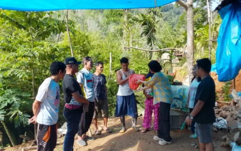 Anggota DPRD Kota Padangsidimpuan Lakukan Aksi Peduli Terhadap Korban Bencana Tanah Longsor