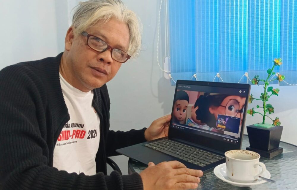 Jakarta - Aktivis Sekaligus Penggiat Seni Revitryoso Husodo Mengatakan Bahwa Film Animasi Jumbo Karya Sutradara Ryan Adriandhy Merupakan Bukti Bahwa Indonesia Mampu Menghasilkan Karya Animasi Yang Berkualitas Tinggi. Menurut Penggiat Budaya Tersebut Jumbo Bukan Sekadar Film Anak-Anak, Melainkan Juga Simbol Dari Kekuatan Kreatif Dan Semangat Gotong Royong Anak Bangsa Karena Produksinya Melibatkan Banyak Kreator. Ditambahkan Revitryoso Husodo Aktvis Yang Juga Seniman, Dirinya Mengapresiasi Dan Bangga Terhadap Wakil Ketua Dpr Ri Sufmi Dasco Yang Ikut Hadir Dalam Penayangan Pertama Film Jumbo Teresebut Ini Bukti Kepedulianya Dalam Memajukan Perfileman Dan Mendukung Ekonomi Kreatif. Apalagi Wakil Ketua Dpr Sufmi Dasco Ahmad Telah Mengapresiasi Film Animasi Jumbo Yang Telah Berhasil Menarik Perhatian Lebih Dari 1.606.462 Penonton Dalam Tujuh Hari Sejak Penayangan Perdananya Pada Selasa, 31 Maret 2025. Dasco Mengajak Masyarakat Untuk Terus Mendukung Industri Perfilman Tanah Air, Suksesnya Film Jumbo Ini Tidak Lepas Dari Dukukungan Pemerintah Prabowo-Gibran Khusnya Wakil Ketua Dpr Ri Sufmi Dasco Yang Sudah Mendukung Perfilman Indonesia. Keberhasilan Ini Tidak Hanya Mencerminkan Antusiasme Penonton Domestik, Tetapi Juga Membuka Peluang Bagi Jumbo Untuk Merambah Pasar Internasional. Film Ini Dijadwalkan Tayang Di 17 Negara, Termasuk 12 Negara Di Eropa, Serta Turki, Mongolia, Dan Rusia. Langkah Ini Menunjukkan Bahwa Karya Anak Bangsa Mampu Bersaing Dan Diterima Di Kancah Global. Lebih Dari Sekadar Hiburan, Jumbo Menunjukkan Bahwa Sebuah Karya Besar Lahir Dari Proses Panjang, Kolaborasi Solid, Dan Dedikasi Tinggi Dari Seluruh Elemen Yang Terlibat. Kesuksesan Film Ini Menjadi Pengingat Bahwa Di Balik Layar Lebar Yang Menghibur, Ada Tetesan Keringat, Jam-Jam Panjang Tanpa Lelah, Dan Ketekunan Yang Mungkin Jarang Terlihat Namun Sangat Layak Dihargai. Sejak Awal, Jumbo Bukan Sekadar Proyek Hiburan. Film Ini Lahir Dari Gagasan Besar Tentang Bagaimana Cerita Lokal Bisa Tampil Megah Tanpa Kehilangan Akar Budaya. Visi Inilah Yang Menjadi Panduan Utama Seluruh Proses Kreatif, Mulai Dari Penulisan Naskah, Desain Karakter, Hingga Penyusunan Adegan-Adegan Ikonik. “Proses Produksinya Yang Memakan Waktu Hingga 5 Tahun, Dengan Melibatkan Ratusan Kreator Dari Sabang Sampai Merauke, Menunjukkan Bahwa Indonesia Punya Kapasitas Luar Biasa Dalam Menghasilkan Karya Animasi Yang Berkualitas Tinggi Dan Siap Bersaing Dengan Film Animasi Global,” Diungkpan Revi. Jumbo Yang Telah Ditonton Oleh Lebih Dari Satu Juta Penonton. Menurut Dia, Keberhasilan Tersebut Merupakan Kebanggaan Nasional Dan Tonggak Penting Industri Perfilman Kreatif Dalam Negeri. Jumbo Mencerminkan Potensi Industri Perfilman Kreatif Indonesia Yang Berkembang Pesat. Di Sisi Lain,Sinergisitas Para Kreator Lokal Yang Berasal Dari Berbagai Daerah Memperlihatkan Semangat Kolaborasi Dan Dedikasi Dalam Membangun Kualitas Konten. “Ini Adalah Bukti Nyata Bahwa Talenta Anak-Anak Muda Indonesia Luar Biasa Cerdas Dan Pintar. Mereka Tidak Hanya Mampu Membuat Karya Untuk Konsumsi Lokal, Tapi Juga Punya Daya Saing Di Tingkat Internasional,” Katanya. Dikatakan Revi, Antusiasme Penonton Yang Tidak Hanya Dari Kalangan Anak-Anak, Tetapi Juga Dewasa Menjadi Tanda Bahwa Karya Animasi Indonesia Dapat Menghibur Sekaligus Menghadirkan Kedalaman Cerita Dan Kualitas Visual Yang Memikat. “Setelah Saya Menonton Langsung, Jumbo Adalah Cerminan Dari Dedikasi Dan Semangat Kegotongroyongan. Ini Bukti Bahwa Ketika Anak Bangsa Bersatu Dan Bekerja Sama Dengan Visi Yang Sama, Hasilnya Bisa Luar Biasa. Film Ini Bukan Hanya Sukses Di Pasar, Tapi Juga Sukses Mengangkat Derajat Industri Kreatif Lokal,” Tuturnya. Untuk Itu, Dia Berharap Kesuksesan Jumbo Dapat Menjadi Inspirasi Bagi Generasi Muda Dan Para Kreator Film Di Tanah Air Untuk Terus Berkarya Dan Membawa Nama Indonesia Ke Panggung Dunia. “Ini Saatnya Kita Bangga Dengan Karya Sendiri. Jumbo Adalah Contoh Bahwa Anak Bangsa Bisa Jadi Pemain Utama Di Negeri Sendiri, Bahkan Dunia,” Jelas Revi. Dipersembahkan Oleh Rumah Produksi Visinema, Film Animasi Jumbo Berkisah Tentang Anak Bernama Don, Diisi Suara Oleh Prince Poetiray Dan Den Bagus Sasono, Yang Kerap Merasa Diremehkan Teman-Temannya. Film Yang Digarap Ryan Adriandhy Bersama Sekitar 420 Kreator Indonesia Selama Lima Tahun Ini Berhasil Menarik Total Satu Juta Penonton Pada Minggu (6/4) Atau Tujuh Hari Sejak Penayangan Perdananya Pada 31 Maret 2025.