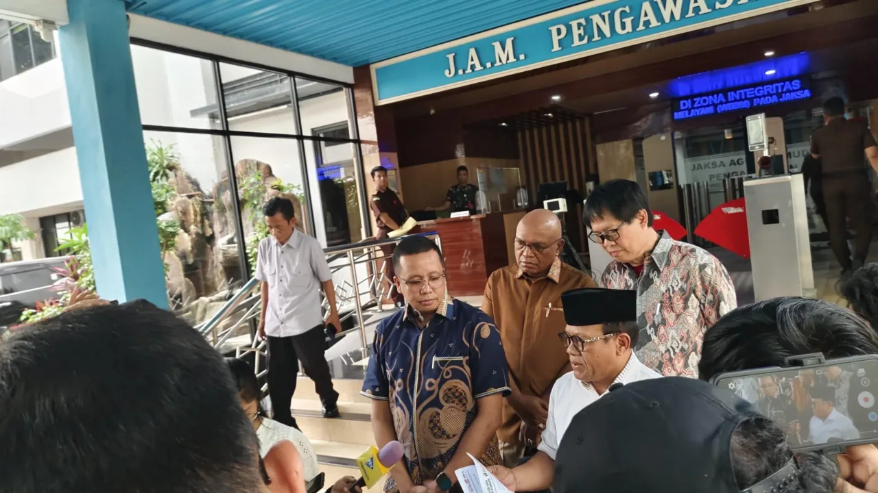 Jampidsus dan JPU Dilaporkan ke Jamwas Kejagung Terkait Surat Dakwaan  Zarof Ricar