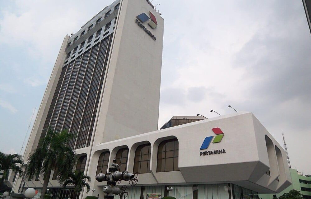 Inilah Update Daftar Harga Bbm Pertamina Terkini Per 17 April 2025 Di Spbu Seluruh Wilayah Indonesia. Pada Pekan Ketiga Di Bulan April 2025, Apakah Pertamina Melakukan Penyesuaian Harga Bbm? Dilansir Dari Laman Resmi Mypertamina, Sebelumnya Terdapat 5 Bbm Yang Turun Harga. Di Antaranya Pertamax Green, Pertamax Turbo, Dexlite, Pertamina Dex, Termasuk Pertamax. Perlu Diketahui Kenaikan Atau Penurunan Harga Bbm Tersebut Mengacu Pada Tren Harga Rata-Rata Minyak Dunia Dan Nilai Tukar Rupiah Terhadap Dollar As. Kebijakan Penyesuaian Harga Juga Atas Kewenangan Pertamina. Untuk Memastikan Apakah Ada Perubahan Harga, Anda Bisa Mengecek Update Daftar Harga Bbm Terkini Secara Berkala. Selain Itu, Harga Bbm Ini Bisa Beda-Beda Di Setiap Wilayah Di Indonesia. Lalu, Bagaimana Dengan Harga Bbm Lainnya Seperti Solar Dan Pertalite ? Berikut Simak Selengkapnya Update Daftar Harga Bbm Pertamina Terbaru Untuk Seluruh Indonesia Pada Hari Ini Kamis 17 April 2025, Dilansir Dari Mypertamina.id. Provinsi Aceh  Pertamax: Rp 12.800 Pertamax Turbo: Rp 13.800 Dexlite: Rp 13.900 Pertamina Dex: Rp 14.200  Free Trade Zone (Ftz) Sabang Pertamax: Rp 11.800 Dexlite: Rp 12.750  Provinsi Sumatera Utara Pertamax: Rp 12.800 Pertamax Turbo: Rp 13.800 Dexlite: Rp 13.900 Pertamina Dex: Rp 14.200  Provinsi Sumatera Barat Pertamax: Rp 13.050 Pertamax Turbo: Rp 14.100 Dexlite: Rp 14.200 Pertamina Dex: Rp 14.500  Provinsi Riau Pertamax: Rp 13.050 Pertamax Turbo: Rp 14.100 Dexlite: Rp 14.200 Pertamina Dex: Rp 14.500  Provinsi Kepulauan Riau Pertamax: Rp 13.050 Pertamax Turbo: Rp 14.100 Dexlite: Rp 14.200 Pertamina Dex: Rp 14.500 Free Trade Zone (Ftz) Batam Pertamax: Rp 11.900 Pertamax Turbo: Rp 12.850 Dexlite: Rp 12.900 Pertamina Dex: Rp 13.200  Provinsi Jambi Pertamax: Rp 12.800 Pertamax Turbo: Rp 13.800 Dexlite: Rp 13.900 Pertamina Dex: Rp 14.200  Provinsi Bengkulu Pertamax: Rp 13.050 Pertamax Turbo: Rp 14.100 Dexlite: Rp 14.200 Pertamina Dex: Rp 14.500  Provinsi Sumatera Selatan Pertamax: Rp 12.800 Pertamax Turbo: Rp 13.800 Dexlite: Rp 13.900 Pertamina Dex: Rp 14.200  Provinsi Bangka Belitung Pertamax: Rp 12.800 Pertamax Turbo: Rp 13.800 Dexlite: Rp 13.900 Pertamina Dex: Rp 14.200  Provinsi Lampung Pertamax: Rp 12.800 Pertamax Turbo: Rp 13.800 Dexlite: Rp 13.900 Pertamina Dex: Rp 14.200  Provinsi Dki Jakarta Pertamax: Rp 12.500 Pertamax Turbo: Rp 13.500 Pertamax Green 95: Rp 13.250 Dexlite: Rp 13.600 Pertamina Dex: Rp 13.900  Provinsi Banten Pertamax: Rp 12.500 Pertamax Turbo: Rp 13.500 Pertamax Green 95: Rp 13.250 Dexlite: Rp 13.600 Pertamina Dex: Rp 13.900  Provinsi Jawa Barat Pertamax: Rp 12.500 Pertamax Turbo: Rp 13.500 Pertamax Green 95: Rp 13.250 Dexlite: Rp 13.600 Pertamina Dex: Rp 13.900  Provinsi Jawa Tengah Pertamax: Rp 12.500 Pertamax Turbo: Rp 13.500 Pertamax Green 95: Rp 13.250 Dexlite: Rp 13.600 Pertamina Dex: Rp 13.900  Provinsi Di Yogyakarta Pertamax: Rp 12.500 Pertamax Turbo: Rp 13.500 Pertamax Green 95: Rp 13.250 Dexlite: Rp 13.600 Pertamina Dex: Rp 13.900  Provinsi Jawa Timur Pertamax: Rp 12.500 Pertamax Turbo: Rp 13.500 Pertamax Green 95: Rp 13.250 Dexlite: Rp 13.600 Pertamina Dex: Rp 13.900  Provinsi Bali Pertamax: Rp 12.500 Pertamax Turbo: Rp 13.500 Pertamax Green 95: Rp 13.250 Dexlite: Rp 13.600 Pertamina Dex: Rp 13.900  Provinsi Nusa Tenggara Barat Pertamax: Rp 12.500 Pertamax Turbo: Rp 13.500 Pertamax Green 95: Rp 13.250 Dexlite: Rp 13.600 Pertamina Dex: Rp 13.900  Provinsi Nusa Tenggara Timur Pertamax: Rp 12.500 Pertamax Turbo: Rp 13.500 Pertamax Green 95: Rp 13.250 Dexlite: Rp 13.600 Pertamina Dex: Rp 13.900 Solar Non-Subsidi: Rp 13.500  Provinsi Kalimantan Barat Pertamax: Rp 12.800 Pertamax Turbo: Rp 13.800 Dexlite: Rp 13.900 Pertamina Dex: Rp 14.200  Provinsi Kalimantan Tengah Pertamax: Rp 12.800 Pertamax Turbo: Rp 13.800 Dexlite: Rp 13.900  Pertamina Dex: Rp 14.200  Provinsi Kalimantan Selatan Pertamax: Rp 13.050 Pertamax Turbo: Rp 14.100 Dexlite: Rp 14.200 Pertamina Dex: Rp 14.500  Provinsi Kalimantan Timur Pertamax: Rp 12.800 Pertamax Turbo: Rp 13.800 Dexlite: Rp 13.900 Pertamina Dex: Rp 14.200  Provinsi Kalimantan Utara Pertamax: Rp 12.800 Pertamax Turbo: Rp 13.800 Dexlite: Rp 13.900 Pertamina Dex: Rp 14.200  Provinsi Sulawesi Utara Pertamax: Rp 12.800 Pertamax Turbo: Rp 13.800 Dexlite: Rp 13.900 Pertamina Dex: Rp 14.200  Provinsi Gorontalo Pertamax: Rp 12.800 Pertamax Turbo: Rp 13.800 Dexlite: Rp 13.900 Pertamina Dex: Rp 14.200  Provinsi Sulawesi Tengah Pertamax: Rp 12.800 Pertamax Turbo: Rp 13.800 Dexlite: Rp 13.900 Pertamina Dex: Rp 14.200  Provinsi Sulawesi Tenggara Pertamax: Rp 12.800 Pertamax Turbo: Rp 13.800 Dexlite: Rp 13.900 Pertamina Dex: Rp 14.200  Provinsi Sulawesi Selatan Pertamax: Rp 12.800 Pertamax Turbo: Rp 13.800 Dexlite: Rp 13.900  Pertamina Dex: Rp 14.200  Provinsi Sulawesi Barat Pertamax: Rp 12.800 Pertamax Turbo: Rp 13.800 Dexlite: Rp 13.900 Pertamina Dex: Rp 14.200.  Provinsi Maluku Pertamax: Rp 12.800 Dexlite: Rp 13.900.  Provinsi Maluku Utara Pertamax: Rp 12.800 Dexlite: Rp 13.900.  Provinsi Papua Pertamax: Rp 12.800 Pertamax Turbo: Rp 13.800 Dexlite: Rp 13.900.  Provinsi Papua Barat  Pertamax: Rp 12.800 Dexlite: Rp 13.900 Pertamina Dex: Rp 14.200.  Provinsi Papua Selatan Pertamax: Rp 12.800 Dexlite: Rp 13.900.  Provinsi Papua Pegunungan Pertamax: Rp 12.800 Dexlite: Rp 13.900.  Provinsi Papua Tengah Pertamax: Rp 12.800 Dexlite: Rp 13.900.  Provinsi Papua Tengah Pertamax: Rp 12.800 Dexlite: Rp 13.900.  Provinsi Papua Barat Daya Pertamax: Rp 12.800 Dexlite: Rp 13.900 Pertamina Dex: Rp 14.200. Nah, Itulah Daftar Harga Bbm Terbaru Di Spbu Pertamina Di Seluruh Wilayah Di Indonesia. Pada April 2025 Di Jawa Barat, Terdapat 5 Bbm Yang Turun Harga, Di Antaranya: • Pertamax : Rp12.500/Liter Sebelumnya Harga Pertamax Rp 12.900/Liter Turun Harga Rp 400/Liter. • Pertamax Green : Rp13.250/Liter Sebelumnya Rp 13.700/Liter Turun Harga Rp 450/Liter. • Pertamax Turbo : Rp13.500/Liter Sebelumnya Rp 14.000/Liter Turun Harga Rp 500/Liter. • Dexlite : Rp13.600/Liter Sebelumnya Rp 14.300/Liter Turun Harga Rp 700/Liter. • Pertamina Dex : Rp13.900/Liter Sebelumnya Rp 14.600/Liter Turun Harga Rp 700/Liter. Sedangkan Bbm Lainnya Tidak Mengalami Perubahan Harga Termasuk Harga Pertalite Dan Bio Solar. Untuk Harga Pertalite Dan Solar Tidak Mengalami Perubahan Harga Sejak Tahun 2022 Lalu. Kini, Harga Pertalite Masih Dibanderol Rp 10.000 Per Liter Dan Solar Rp 6.800.