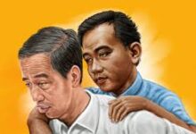 Teropongistana.com Jakarta - Saat Ini Presiden Ke-7 Ri Joko Widodo Alias Jokowi Sedang Fokus Mengatur Skenario Agar Putra Sulungnya, Gibran Rakabuming Raka, Bisa Menjadi Calon Presiden Alias Capres Pada 2029 Mendatang. Demikian Pandangan Direktur Eksekutif Komite Pemantau Dan Pemberdayaan Parlemen Indonesia (Kp3I), Tom Pasaribu Melalui Keterangan Tertulisnya Yang Dikutip Kamis 10 April 2025. &Quot;Saat Ini Jokowi Sedang Berupaya Membangun Sebuah Organisasi Besar Agar Posisi Wapres Gibran Tetap Aman, Serta Dapat Menjadi Calon Presiden Pada 2029,&Quot; Kata Tom. Tom Mengatakan, Jokowi Yang Awalnya Dianggap Tidak Mampu Berpolitik, Ternyata Mampu Membangun Sebuah Kekuatan Massa Melalui Relawan Sebagai Alat Politik Untuk Mengimbangi Kekuatan Partai Politik. Hal Tersebut Dapat Dilihat Saat Perayaan Idulfitri 1446 H Kemarin, Dimana Banyak Pejabat Yang Bergantian Berlebaran Ke Kediaman Pribadinya Di Solo. &Quot;Padahal Jokowi Sudah Tidak Menjabat Presiden Ri,&Quot; Kata Tom. Hal Itu, Kata Tom, Lantaran Elite Dan Partai Politik Tidak Pernah Memperhitungkan Kelompok Yang Berada Di Belakang Jokowi. &Quot;Jokowi Sudah Membangun Kekuatan Sejak Menjabat Walikota Solo,&Quot; Kata Tom. Sejauh Ini, Kata Tom, Semua Strategi Politik Jokowi Berjalan Dengan Baik Dan Matang, Walaupun Keinginan Utama Telah Gagal, Seperti Presiden Tiga Periode Dan Perpanjangan Masa Jabatan Presiden. &Quot;Namun Jokowi Berhasil Mengusung Gibran Sebagai Wakil Presiden Prabowo,&Quot; Pungkas Tom.