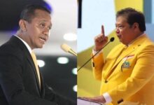 Isu Reshuffle Kabinet Kembali Mencuat, Kali Ini Menyasar Menteri Koordinator Bidang Perekonomian, Airlangga Hartarto. Menanggapi Hal Tersebut, Menteri Esdm Sekaligus Ketua Umum Partai Golkar, Bahlil Lahadalia, Menegaskan Bahwa Urusan Pergantian Menteri Merupakan Hak Prerogatif Presiden Prabowo Subianto. Saya Tidak Tahu Soal Itu, Karena Itu Sepenuhnya Hak Prerogatif Bapak Presiden,” Kata Bahlil Saat Ditemui Di Istana Kepresidenan Jakarta, Kamis (17/04/2025), Menjawab Pertanyaan Wartawan Terkait Kabar Reshuffle Yang Menyebut Nama Airlangga. Ketika Disinggung Mengenai Kemungkinan Dirinya Akan Menggantikan Posisi Menko Perekonomian Jika Reshuffle Terjadi, Bahlil Memilih Irit Bicara Dan Tidak Memberikan Komentar Lebih Lanjut. Sebelumnya, Airlangga Hartarto Telah Membantah Kabar Bahwa Dirinya Bersama Menteri Keuangan Sri Mulyani Akan Mundur Dari Kabinet Merah Putih. Ia Menegaskan Masih Fokus Menjalankan Tugasnya Di Pemerintahan. “Saya Tetap Bekerja, Konsentrasi Bekerja, Dan Tidak Ada Rencana Mundur,” Ujar Airlangga Di Kompleks Istana Kepresidenan, Jakarta, Selasselasa03/2025). Airlangga Juga Menyampaikan Bahwa Ia Sudah Berkomunikasi Langsung Dengan Sri Mulyani, Yang Menurutnya Juga Masih Menjalankan Tugas Secara Aktif. “Saya Sudah Komunikasi Tadi Siang. Ibu Sri Mulyani Sedang Bekerja Penuh. Jadi Itu Hoaks,” Tegasnya. Ketua Harian Partai Gerindra, Sufmi Dasco Ahmad, Turut Memberikan Klarifikasi. Ia Menyebut Belum Ada Rencana Reshuffle Dari Presiden Prabowo Dalam Waktu Dekat. Hal Tersebut Ia Sampaikan Usai Melakukan Inspeksi Mendadak Di Pasar Kramat Jati, Jakarta Timur, Jumat (14/03/2025). “Saya Sudah Cek Ke Pemerintah, Belum Ada Rencana Reshuffle. Kalau Ke Bu Sri Mulyani, Saya Belum Sempat Tanya,” Ucap Dasco. Ia Juga Menambahkan Bahwa Dalam Pertemuan Buka Puasa Bersama Yang Sempat Diberitakan Media, Terlihat Suasana Akrab Antara Airlangga Dan Sri Mulyani.