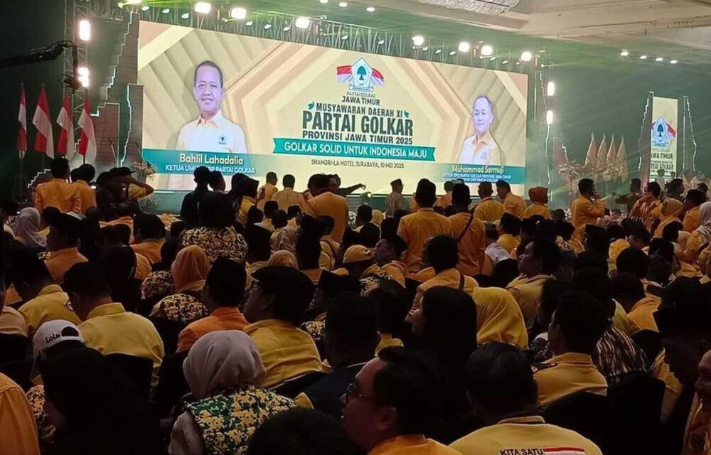 Jakarta, 11 Mei 2025 — Isu Musyawarah Nasional Luar Biasa (Munaslub) Kembali Mencuat Di Internal Partai Golkar. Sejumlah Kader Mulai Mempertanyakan Arah Kepemimpinan Ketua Umum Bahlil Lahadalia Yang Dinilai Terlalu Memprioritaskan Orang-Orang Terdekatnya Dalam Struktur Partai. Seorang Tokoh Muda Golkar Berinisial Rk, Yang Enggan Disebutkan Namanya Secara Lengkap, Menyampaikan Kekecewaannya Terhadap Kepemimpinan Bahlil. &Quot;Bahlil Ini Sudah Tidak Benar. Seolah-Olah Partai Ini Milik Pribadi Dan Golongannya Saja. Dikit-Dikit Masukkan Orang Dekatnya, Sudah Tidak Sehat,&Quot; Ujar Rk. Rk Menambahkan Bahwa Banyak Kader Muda Yang Merasa Tidak Lagi Memiliki Ruang Untuk Berpikir Kritis Dan Berkontribusi Secara Sehat Demi Kemajuan Partai. &Quot;Kalau Punya Pemikiran Kritis, Langsung Dianggap Melawan. Golkar Sekarang Seperti Tersesat. Semua Diganti Sesuai Keinginan Bahlil,&Quot; Tegasnya. Meski Bahlil Membantah Adanya Wacana Munaslub, Gelombang Ketidakpuasan Di Tubuh Partai Terus Menguat. Beberapa Kader Bahkan Mulai Menunjukkan Sikap Perlawanan Secara Terbuka. Isu Lain Yang Turut Memanaskan Suasana Adalah Kabar Bergabungnya Presiden Joko Widodo Dan Putranya, Gibran Rakabuming Raka, Ke Dalam Partai Golkar. Sejumlah Kader Menilai Hal Ini Mencederai Proses Kaderisasi Yang Selama Ini Dijaga. &Quot;Golkar Bukan Lagi Partai Rakyat, Tapi Tempat Elit. Masuknya Jokowi Dan Gibran Seolah Menafikan Proses Yang Harus Dilalui Kader Lain. Gibran Bahkan Disebut-Sebut Sebagai 'Anak Haram Demokrasi',&Quot; Ucap Sumber Yang Sama. Hingga Saat Ini, Dpp Golkar Belum Memberikan Pernyataan Resmi Terkait Isu Munaslub Maupun Kabar Bergabungnya Jokowi Dan Gibran.