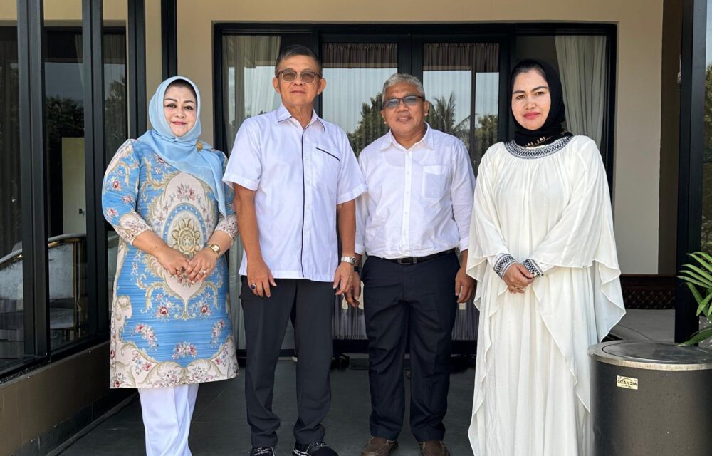 Jakarta — Sekretaris Majlis Hikmah Kerapatan Indonesia Tanah Air (Kita), Handi Jatna, Menyampaikan Keprihatinannya Terhadap Kondisi Regulasi Ekspor-Impor Di Indonesia Yang Dinilai Sangat Kompleks Dan Membebani Pelaku Usaha. Berdasarkan Laporan Terbaru, Indonesia Menempati Peringkat Ke-122 Dari 122 Negara Dalam Hal Kemudahan Regulasi Ekspor-Impor, Menjadikannya Negara Dengan Sistem Paling Rumit Di Dunia. &Quot;Ini Bukan Sekadar Angka Peringkat, Melainkan Cerminan Dari Kegagalan Sistemik Dalam Mendukung Dunia Usaha,&Quot; Ujar Handi Dalam Keterangannya, Selasa (14/5). Handi Mendesak Pemerintah Untuk Segera Mengambil Langkah Konkret Guna Menyederhanakan Birokrasi Ekspor-Impor, Agar Tidak Semakin Meresahkan Kalangan Pengusaha. Ia Mengingatkan Bahwa Masalah Ini Bukanlah Hal Baru. Dalam Laporan Ease Of Doing Business Bank Dunia Tahun 2018, Indonesia Hanya Menempati Posisi Ke-112 Dalam Indikator Trading Across Borders, Turun Dari Peringkat Ke-105 Pada 2016 Dan Ke-108 Pada 2017. &Quot;Biaya Dan Waktu Pengurusan Dokumen Ekspor-Impor Di Indonesia Masih Jauh Lebih Tinggi Dibandingkan Negara Tetangga Seperti Thailand Dan Vietnam. Ini Berdampak Langsung Pada Daya Saing Produk Kita Di Pasar Global,&Quot; Tegasnya. Sebagai Solusi, Handi Mendorong Dilakukannya Reformasi Kebijakan Yang Menyeluruh Serta Percepatan Digitalisasi Layanan Ekspor-Impor. Menurutnya, Hal Ini Penting Agar Pelaku Usaha Tidak Terus Dirugikan Oleh Sistem Yang Lamban Dan Berbelit-Belit. &Quot;Semoga Pemerintah Segera Hadir Dan Memberikan Solusi Konkret. Jangan Sampai Pelaku Usaha Memilih Untuk Memindahkan Investasinya Ke Negara Lain,&Quot; Pungkas Handi.