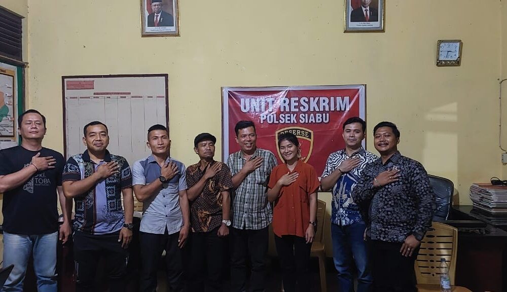 Gawat, Foto Jokowi–Ma’ruf Masih Terpampang Di Polsek Siabu Meski Presiden Sekarang Prabowo-Gibran