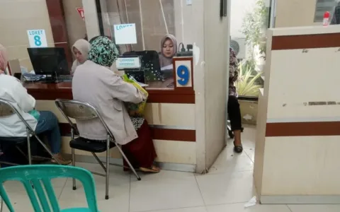 Kacau, Pelayanan Pembuatan Akta Kelahiran DISDUKCAPIL Pandeglang Lambat