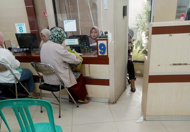 Kacau, Pelayanan Pembuatan Akta Kelahiran Disdukcapil Pandeglang Lambat