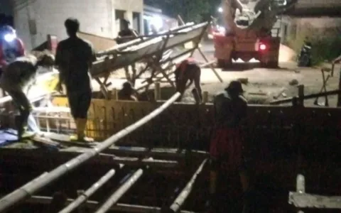 Gawat, Proyek Jembatan di Desa Buni Bakti Tidak Pakai Viberator dan Abaikan K3