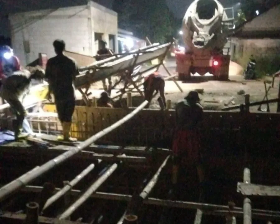 Gawat, Proyek Jembatan di Desa Buni Bakti Tidak Pakai Viberator dan Abaikan K3