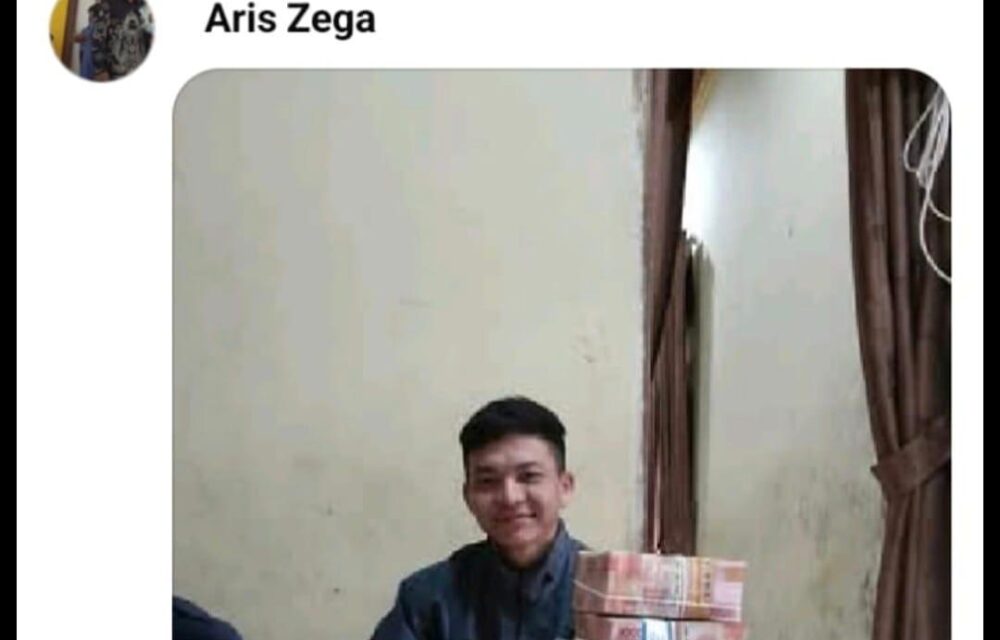 Teropongistana.com Mandailing Natal, Sumatera Utara – Aktivitas Tambang Emas Ilegal (Peti) Di Desa Tangga Bosi Bukit Siayo, Kecamatan Siabu, Kabupaten Mandailing Natal, Semakin Meresahkan Warga. Lesmana Halawa, Salah Satu Warga Yang Vokal Menolak Keberadaan Tambang Tanpa Izin Itu, Mengaku Mendapat Serangan Komentar Usai Mengunggah Tautan Berita Tentang Peti Di Akun Facebook-Nya, 10 Mei 2025. Lesmana Membagikan Tautan Berjudul &Quot;Warga Geram Tambang Emas Ilegal Marak Di Mandailing Natal&Quot;. Tak Lama Setelah Unggahan Itu Muncul, Sejumlah Akun Mulai Menuliskan Komentar Yang Sinis Hingga Provokatif. Di Antaranya, Akun Bernama Difandri Zai Berkomentar, &Quot;Iri Dia Nengok, Makanya Dia Sibuk Komentar.&Quot; Sementara Akun Manapsir Nababan Menyindir Kinerja Pemerintah Dengan Menulis, &Quot;Pemerintah Lamban, Tuli Mendengar Keluhan Rakyatnya.&Quot; Komentar Lainnya Datang Dari Akun Thomas Lhg Yang Menulis, &Quot;Hahaha Ga Pernah Diresponnya, Kasihan Kali Dirimu.&Quot; Namun Yang Paling Mencolok, Menurut Lesmana, Adalah Komentar Dari Akun Aris Zega—Yang Diduga Kuat Merupakan Bos Tambang Emas Ilegal. Akun Tersebut Memamerkan Foto Tumpukan Uang Tunai Yang Diduga Mencapai Ratusan Miliar Rupiah, Seolah Menantang Hukum Dan Publik. Lesmana Menduga Kuat Proses Hukum Terhadap Peti Mandek Karena Adanya Praktik Suap. &Quot;Mungkin Karena Hukum Bisa Dibeli Oleh Uang,&Quot; Ujarnya. Warga Kini Mendesak Aparat Penegak Hukum Untuk Bertindak Tegas Terhadap Aktivitas Peti Yang Tidak Hanya Merusak Lingkungan, Tapi Juga Menebar Intimidasi Kepada Warga Yang Bersuara. Mereka Juga Mencurigai Adanya Setoran Dari Para Bos Tambang Kepada Oknum Aparat Penegak Hukum, Sehingga Penindakan Hukum Menjadi Tumpul.