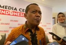 Jakarta — Ketua Umum Aliansi Muda Pergerakan Garuda Indonesia (Ampg&Amp;Quot;I), Agus Partono, Secara Resmi Menyatakan Dukungan Organisasinya Terhadap Bahlil Lahadalia Untuk Maju Sebagai Calon Presiden Pada Pemilu 2029. Ampg&Amp;Quot;I Yang Beranggotakan Kaum Buruh, Petani, Nelayan, Komunitas Parkir, Hingga Sopir Angkot Se-Indonesia Melihat Bahlil Sebagai Sosok Yang Merepresentasikan Suara Dan Perjuangan Rakyat Kecil, 15 Mei 2025. “Kami, Rakyat Biasa, Melihat Pak Bahlil Yang Terlahir Dari Orang Susah, Pernah Menjadi Sopir Angkot, Dan Mengalami Langsung Kehidupan Rakyat Kecil. Kami Perlu Pemimpin Yang Tahu Bau Keringat Rakyat Dan Berpihak Kepada Rakyat,” Ungkap Agus Dalam Pernyataan Persnya Di Jakarta. Ia Menambahkan Bahwa Program-Program Bahlil Selama Ini Dinilai Selalu Berpihak Pada Kepentingan Rakyat. “Kepentingan Rakyat Adalah Kepentingan Di Atas Segalanya. Pak Bahlil Ini ‘Bapak Paten’ Se-Indonesia, Perlu Kita Dukung Dan Kawal Sampai Menjadi Calon Presiden 2029 Nanti,” Ujarnya Penuh Semangat. Dukungan Ampg&Amp;Quot;I Ini Menambah Daftar Kelompok Masyarakat Yang Mulai Menyuarakan Aspirasi Politiknya Menjelang Pemilu Mendatang.