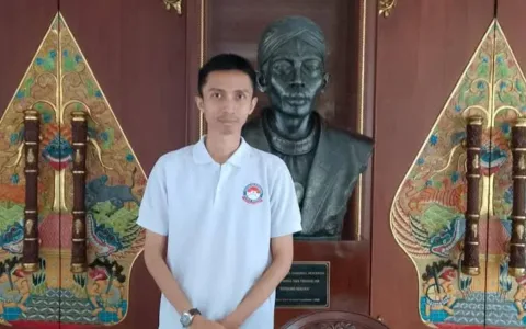 Foto Presiden Lama Masih Terpajang di Polsek Siabu, Pengamat Pertahanan Soroti Pentingnya Sinergi Polri dan Pemerintah Baru