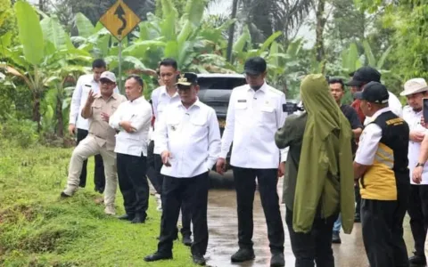 Gubernur Banten Tinjau Longsor Ruas Jalan Cipanas-Ciparay