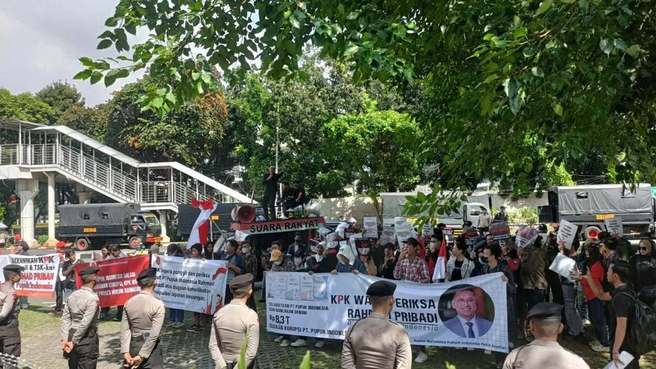 Mahasiswa Ngamuk di Depan Gedung KPK, Minta Serius Tangani Dugaan Korupsi PT Pupuk Indonesia