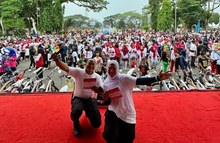 Meriahkan Hut Bhayangkara 79, Ribuan Warga Lebak Serbu Alun-Alun Rangkasbitung