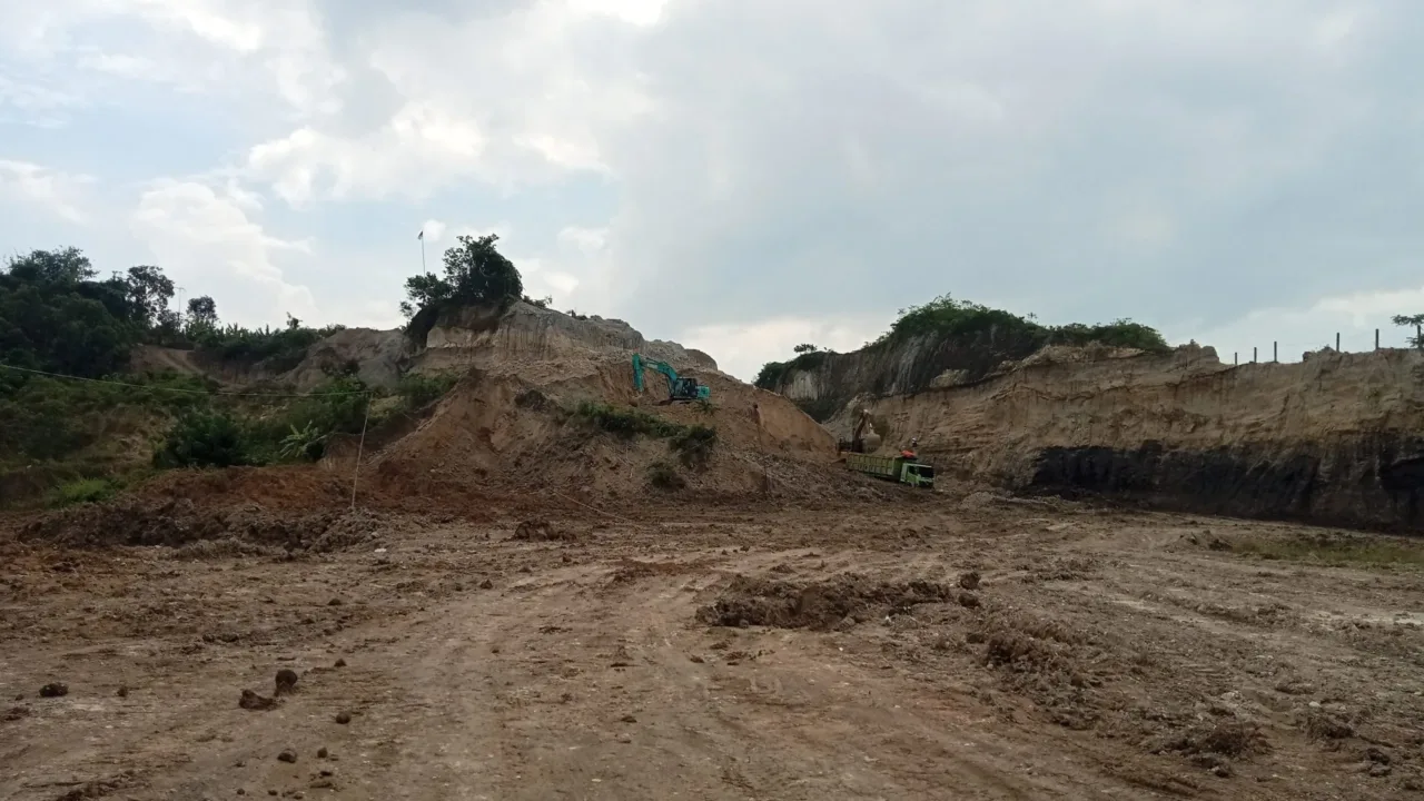 Gawat, Tambang Diduga Ilegal di Dekat Gerbang Tol Rangkasbitung Kembali Beroprasi
