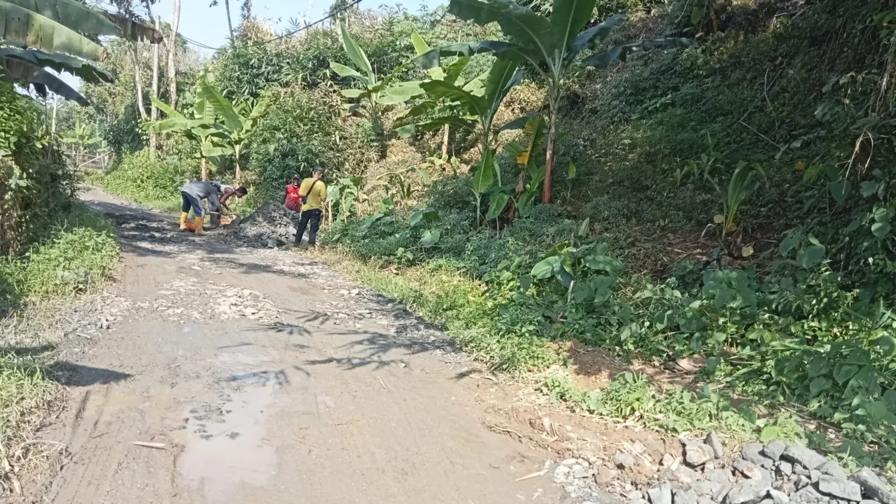 Gawat, Proyek Pembangunan Jalan di Desa Tambak Baya Diduga Tak Pakai Papan Informasi
