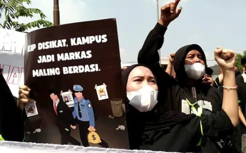 Segera Ganti Rektor, Mahasiswa Jakarta Global University Gruduk Kampus Soal Dugaan Pungli KIP