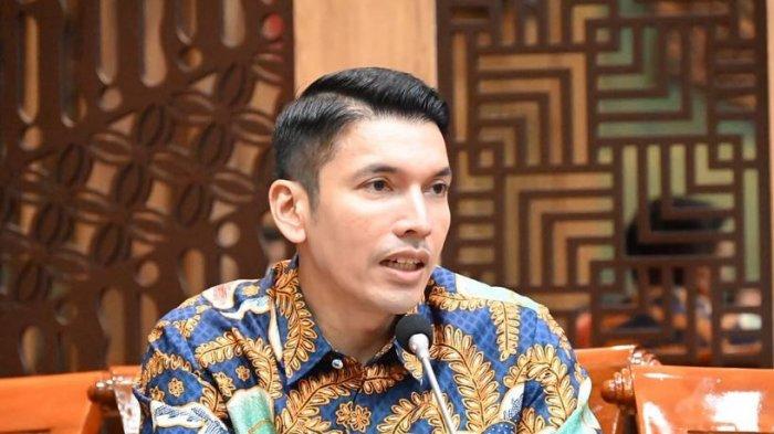 Anggota Dpr Desak Implementasi Pendidikan Dasar Gratis