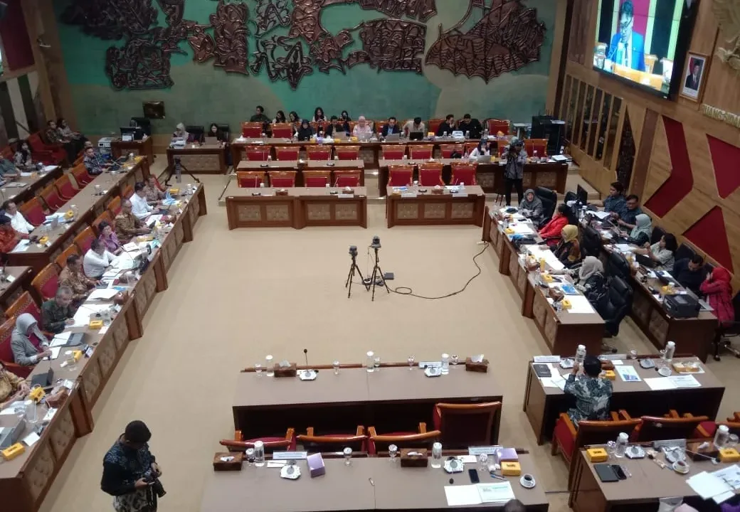 "Rapat Sepi Dukungan, Menteri Kebudayaan Ditinggal Komisi X di Tengah Jalan"
