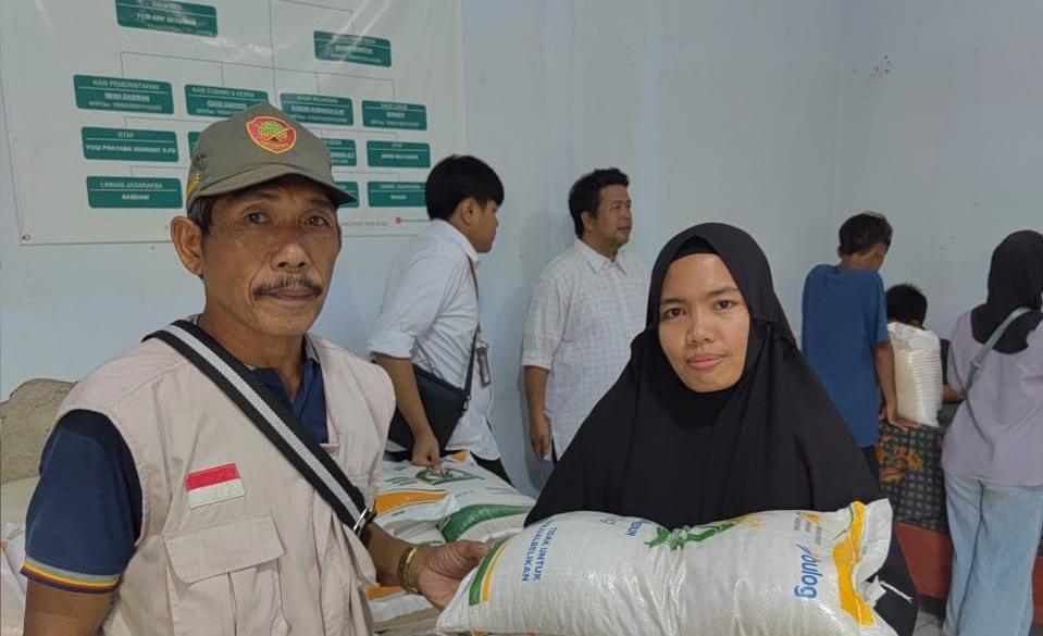 Bulog Salurkan Bantuan Pangan Beras Di Lebak