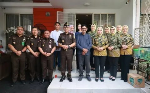 Anjangsana ke Kediaman Mantan Kajati Banten Wujud Nyata Kepedulian Adhyaksa