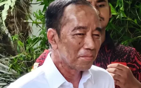 Rocky Gerung Soroti Kondisi Politik Terkini Terkait Keluarga Jokowi