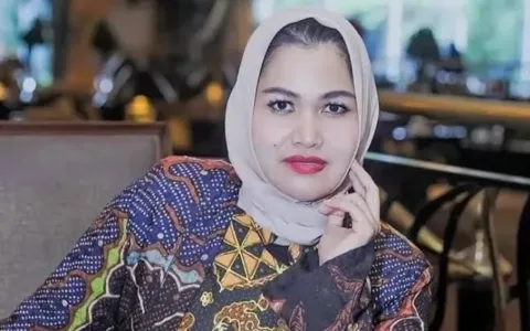 Artis Cantik Camelia Petir Apresiasi Menteri Sosial Gus Ipul atas Realisasi Cepat Sekolah Rakyat