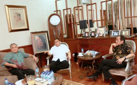 Anas Urbaningrum Tanggapi Polemik Wacana Pembubaran DPR