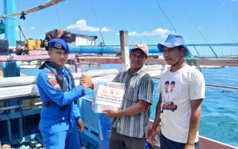 Jumat Berkah Marnit Labuan Bajo: Kapolda NTT Salurkan Tali Asih kepada Nelayan Pesisir