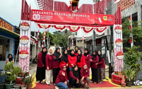 Meriahkan HUT RI Ke-80, Warga RT 03/08 Rawa Kalong Bikin Gapura IKN
