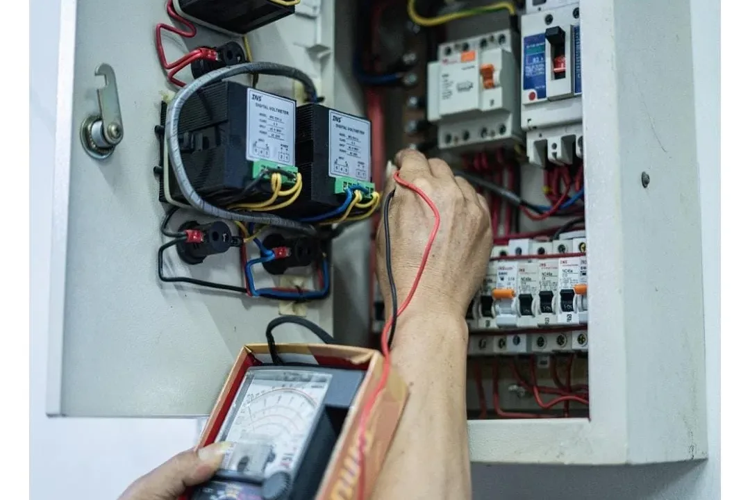 Warga Tanjungsari Maja Gelap Gulita, Suplai Listrik PLN Melemah Keluhan Hanya Jadi Angin Lalu