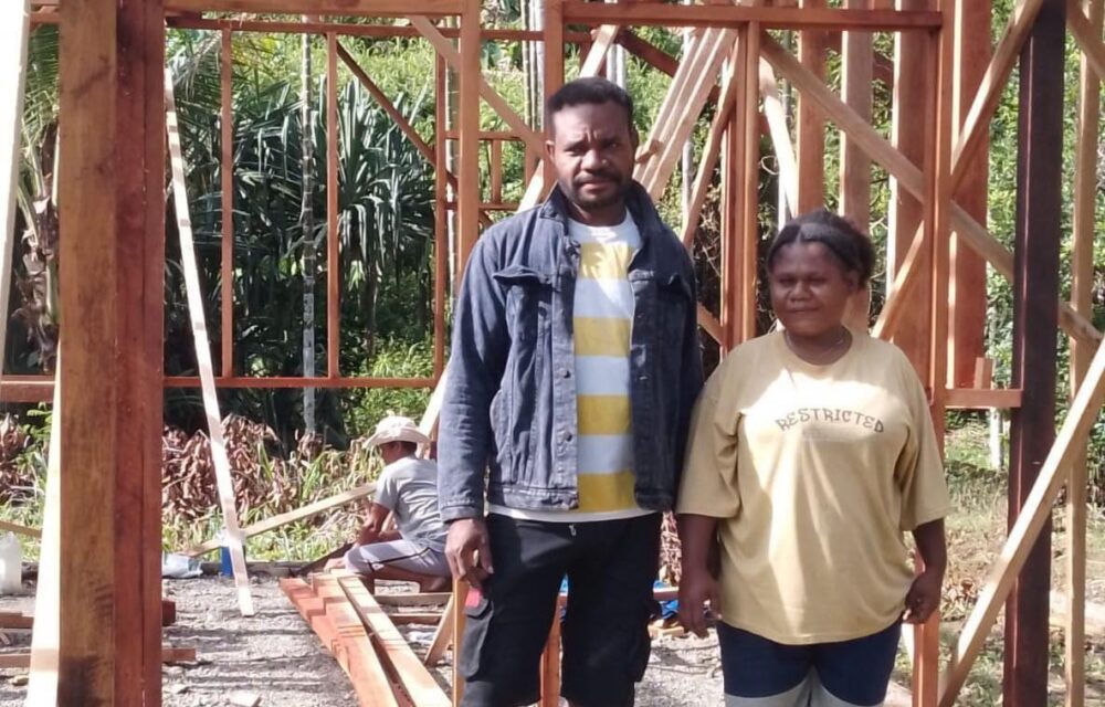 Kado Hut Ri Ke-80, Buruh Harian Lepas Desa Nifasi Dapat Rumah