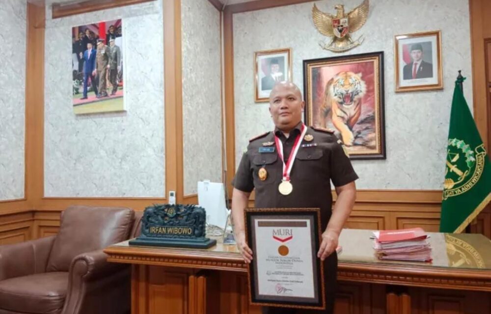 Kajari Kota Bandung Irfan Wibowo Raih Rekor Muri Lewat Pembagian Kia Terbanyak, Pidum Humanis Dan Pidsus Tajam