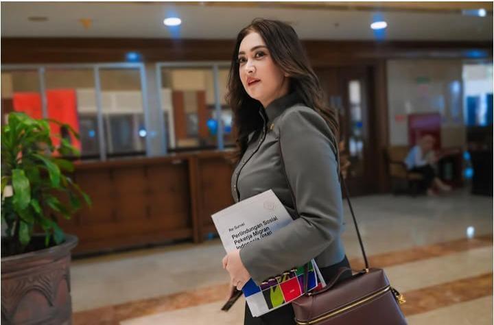 Sosok Artis Nafa Urbach Yang Dukung Kenaikan Tunjangan Anggota Dpr Ri