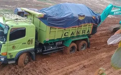 Truk Cakra–Gading Gendong Tanah Ilegal, Direksi Perusahaan Kini Jadi Sorotan Publik