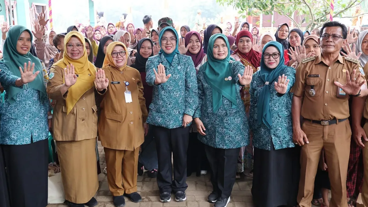 Ketua TP PKK Banten Salurkan Bantuan Nutrisi Stunting di Pandeglang