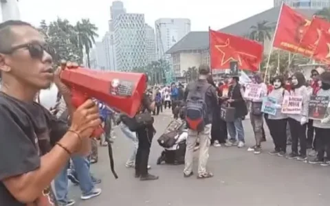 Aktivis Desak Bupati Dewi dan Wakilnya Iing Mundur soal Kerja Sama Sampah