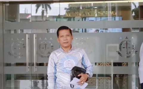 Brutal Hadapi Pendemo, Presiden Diminta Segera Copot Kapolri