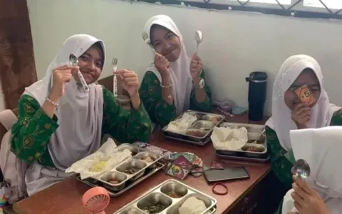 Dapur Sekolah Bisa Membentuk Karakter Anak Mandiri dan Budaya Antri
