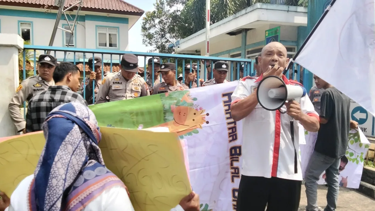 Viral, PKN dan RPM Kepung Kantor PLN UP3 Banten Selatan