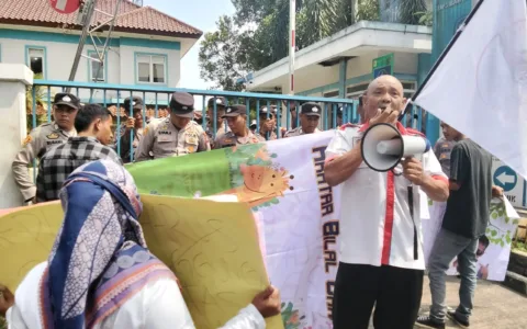 Viral, PKN dan RPM Kepung Kantor PLN UP3 Banten Selatan
