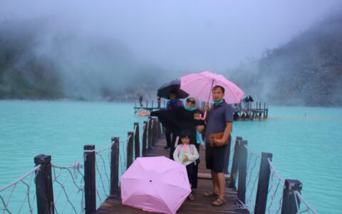 Kawah Putih Ciwidey, Destinasi Wisata Yang Wajib Diabadikan Melalui Media Sosial