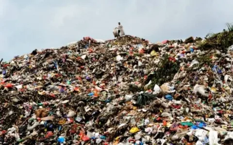 “Minim Solusi, Sampah Tangsel Dilempar ke Pandeglang — Aktivis: Ini Pengkhianatan Lingkungan!”