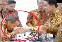 Gestur Bahlil Cium Tangan Gibran Picu Sorotan, Harga Diri Golkar Dipertanyakan