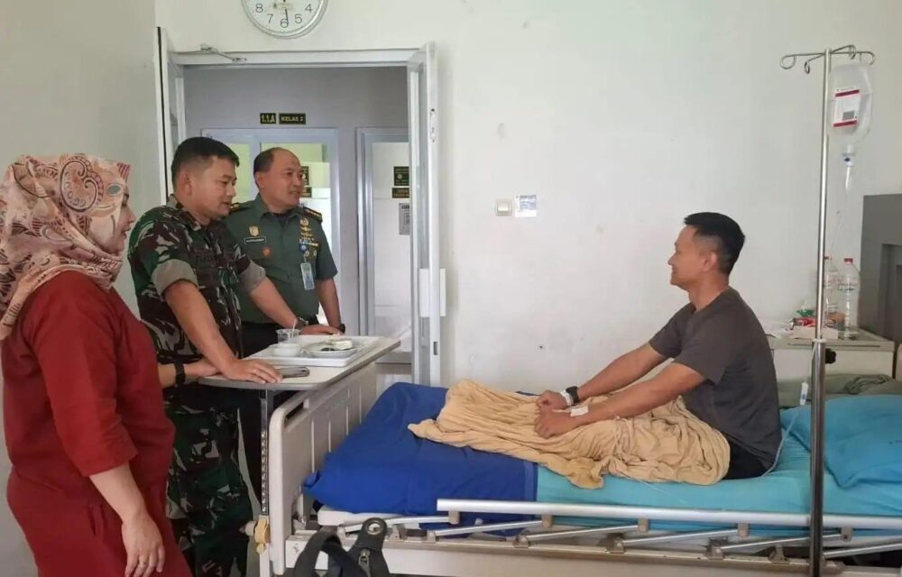 Aksi Danrem 062 Tarumanegara Koloner Inf Dadi Sutandi Kunjungi Prajurit Yang Sakit