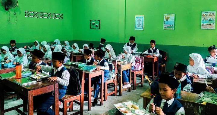 Tutup Kantin Sekolah, Alihkan Sebagai Karyawan Dapur Mbg