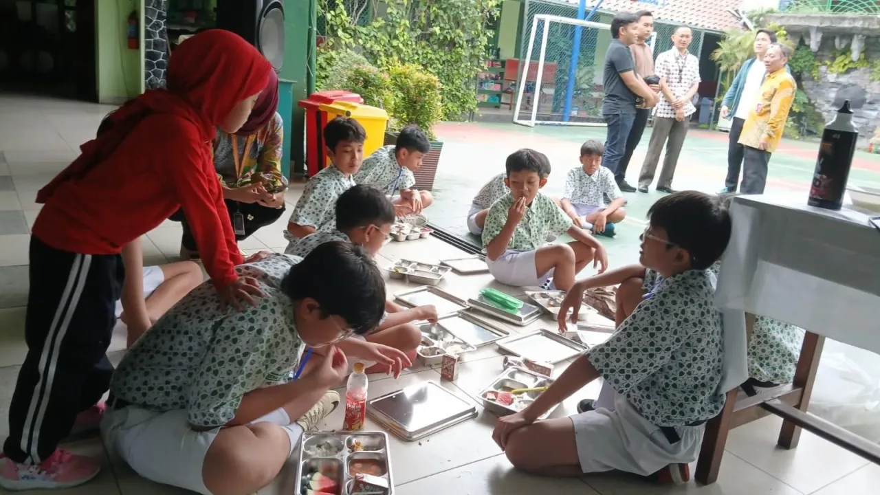 Dapur Sekolah Menjamin Kesehatan dan Tepat Waktu Pelaksanaan MBG